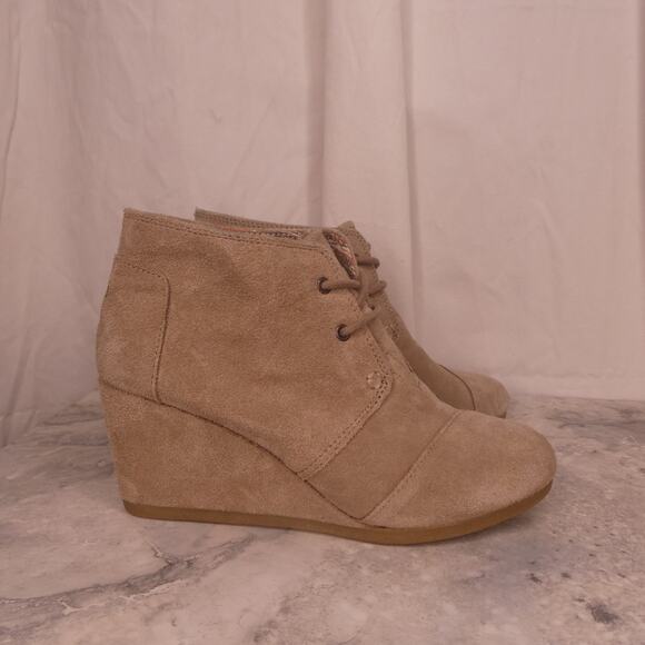TOMS Women's 6.5 Taupe Suede Lace Up‎ Wedge Desert Ankle Booties boots - Picture 1 of 9